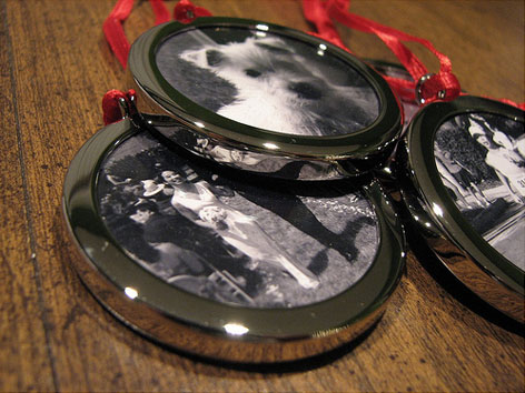 Using Frames To Make Christmas Ornaments