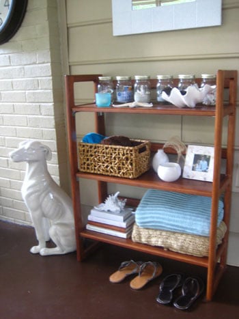 How To Decorate A Small Bookshelf
