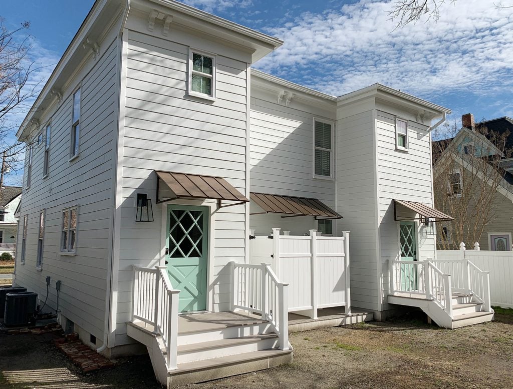 Duplex Airbnb’s Backyard Makeover