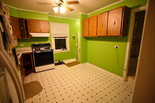 A Kitchen Makeover With Maple Cabinets and Quartz Countertops