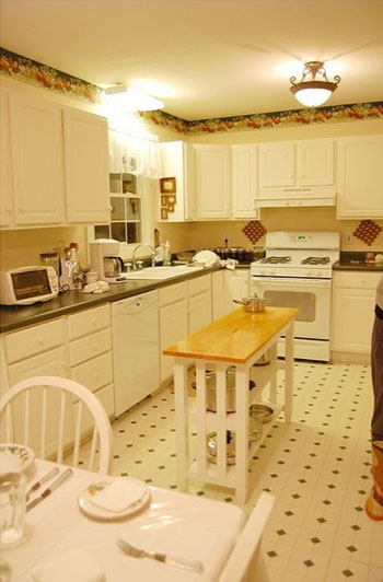 A Cheerful Yellow and Wood Kitchen Makeover