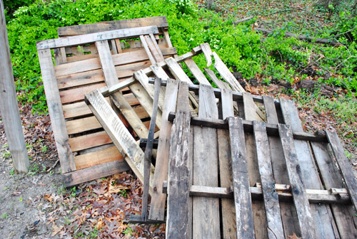 A Reason Not To Use Pallets For Certain DIY Projects