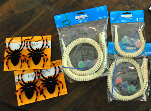 DIY Halloween Decor With Spiders And Snakes