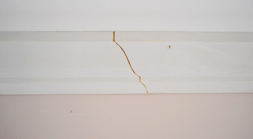 Scarf joint in crown molding where two pieces of molding overlap