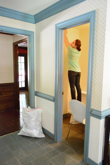 Using Hot Water To Strip Wallpaper