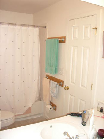 A Bathroom Makeover With Teal Wall Paint