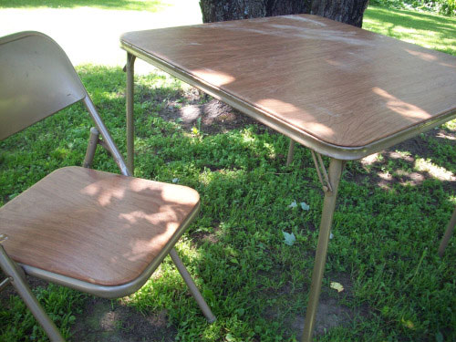 How To Paint And Use Oilcloth On Folding Chairs & A Folding Table