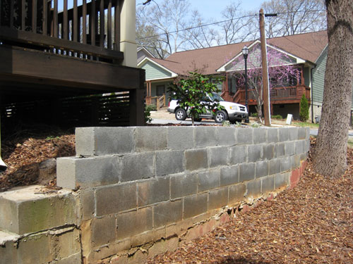 Making A Cinderblock Retaining Wall