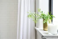 How Four People Successfully Share One Bathroom