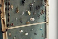 Turn a Screen into a Stylish Jewelry Organizer
