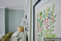 Transform Yard Sale Picture Frames with Spray Paint