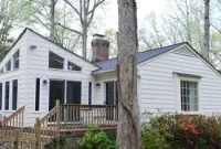 How to Remove Overgrown Vines from a Tree Safely