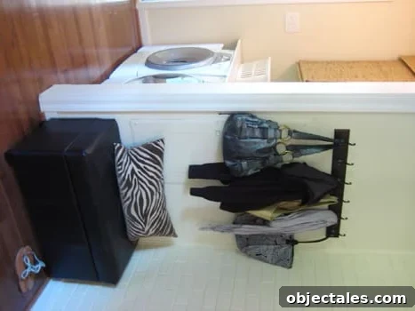 portable mudroom with ottoman and coat rack