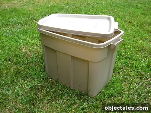 compoststep1 easy diy homemade compost bin made from plastic tupperware