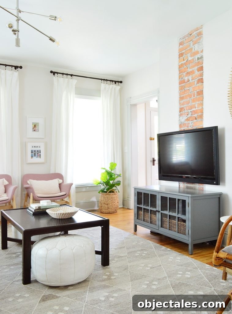 Beach House Living Room With Tan Diamond Pattern Rug