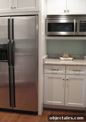Microwave nook with cabinetry