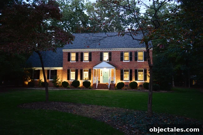 How to Install Home Uplighting: A Step-by-Step Guide 3 LandscapeLights-LightsOn-PulledBack