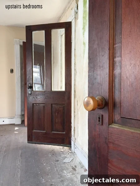 beach-house-before-upstairs-bedrooms