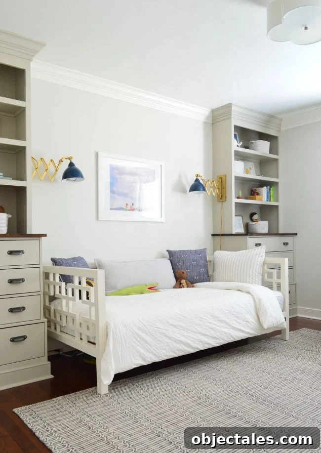 Child's bedroom with daybed and built-ins