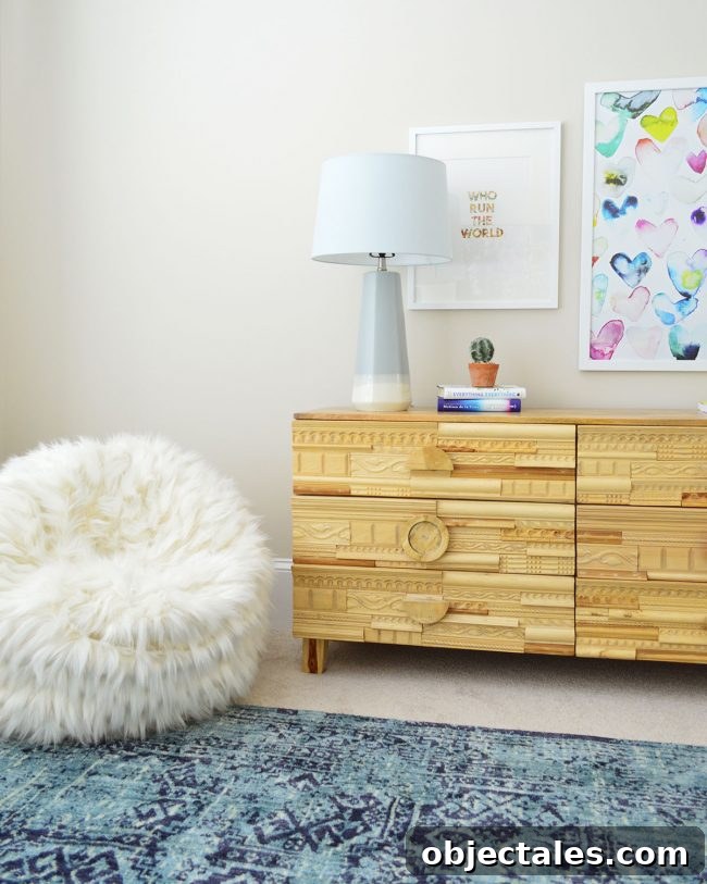 S's bedroom artwork and accessories