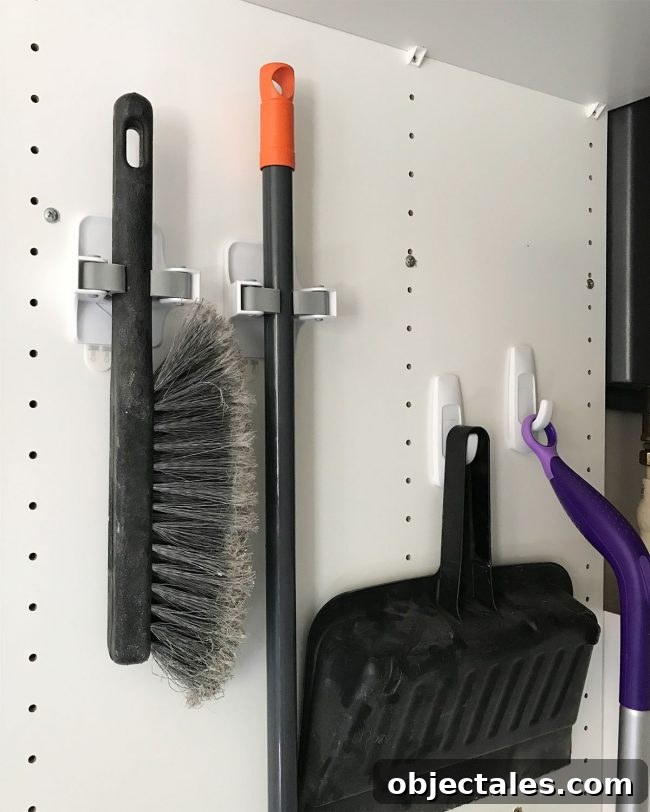 Hooks and grips