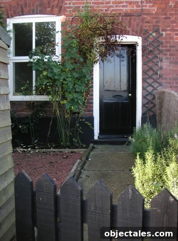 street-view-charming-from-door-english-cottage-garden