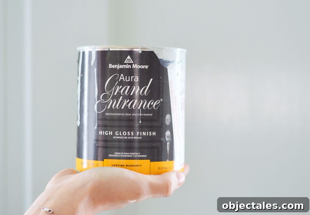 Can of Benjamin Moore Aura Grand Entrance Paint in High Gloss Finish