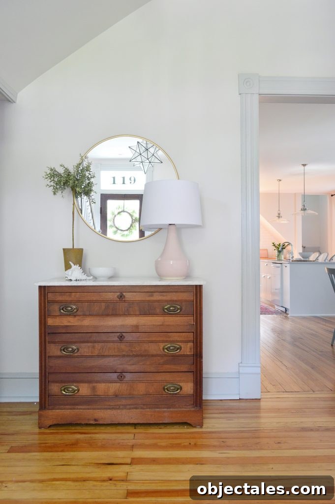 Entry table storage with drawers