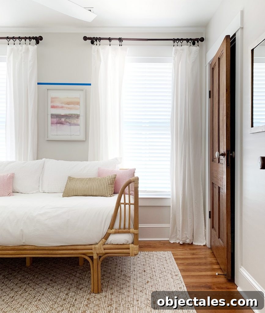 4 Decorating Tricks for a Seamless Home Makeover 3 Beach house middle bedroom with daybed