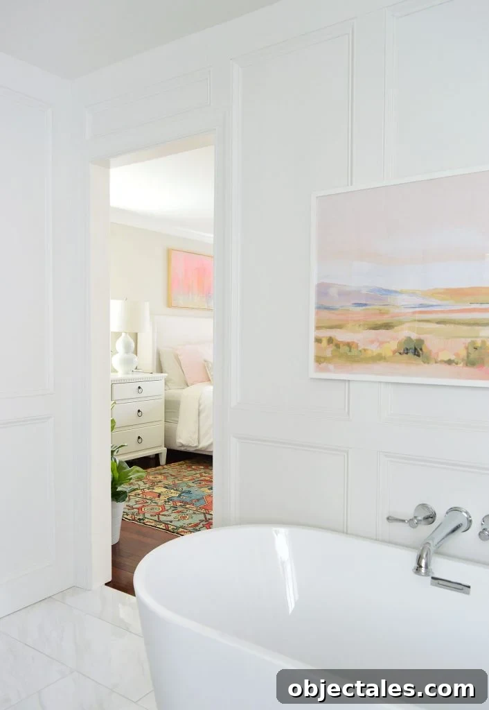 Decorative Wall Molding Trim In Traditional Bathroom With Tub