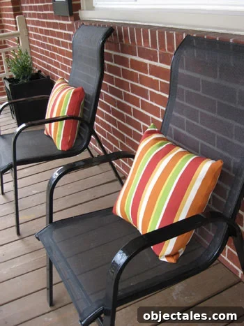 black-porch-chairs-outdoor-pillows